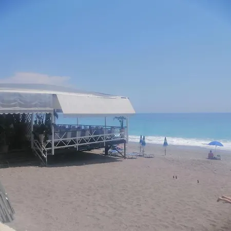 度假居 Sicily & Sun Taormina 勒托阳尼